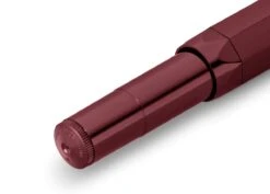 Kaweco CLASSIC SPORT Gel Roller Bordeaux -Optimal Bürobedarf Geschäft Kaweco Classic RB closed Bordeaux Detail Back web s 1280x1280