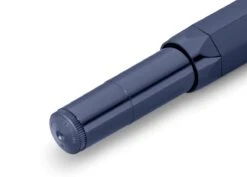 Kaweco CLASSIC SPORT Gel Roller Navy 10 Kaweco CLASSIC SPORT Gel Roller Navy -Optimal Bürobedarf Geschäft Kaweco Classic RB closed Navy Detail Back web s 1280x1280
