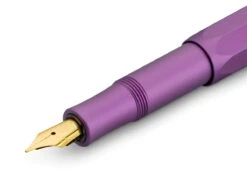 Kaweco COLLECTION Füllhalter Vibrant Violet 10 Kaweco COLLECTION Füllhalter Vibrant Violet -Optimal Bürobedarf Geschäft Kaweco Collection FP VibVio Detail Front web s 1280x1280