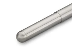 Kaweco SUPRA Füllhalter Stainless Steel -Optimal Bürobedarf Geschäft Kaweco Supra FP closed StaiSteel Detail Back web s 1280x1280